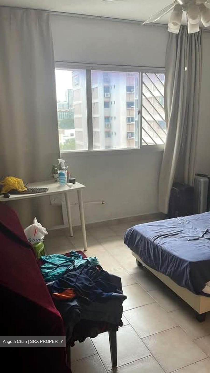 Blk 216 Jurong East Street 21 (Jurong East), HDB Executive #605500221